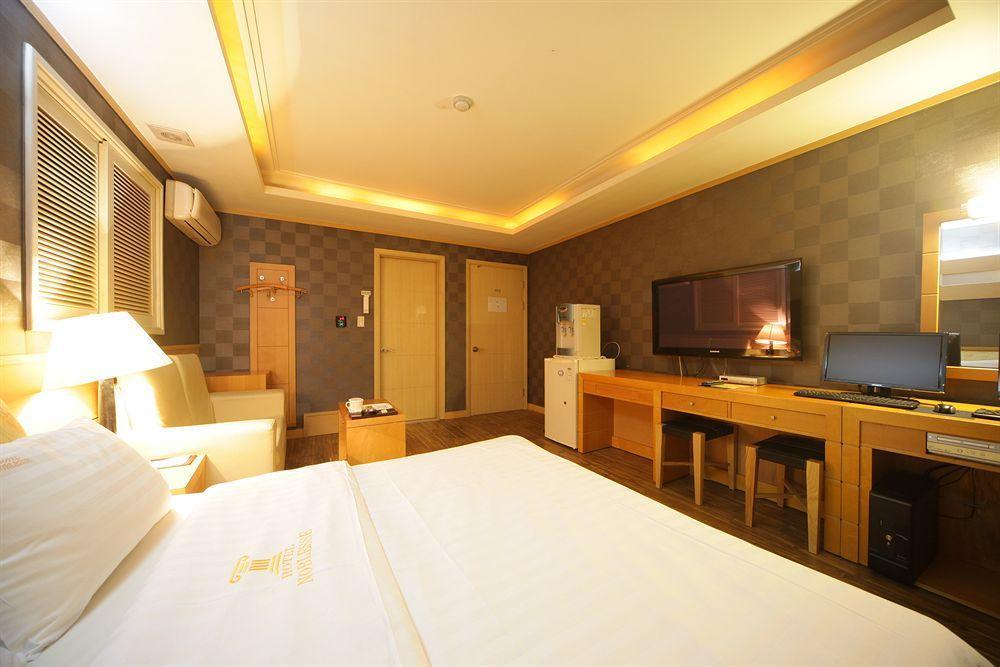 Hotel Noblesse, Yeoksam Сеул Экстерьер фото