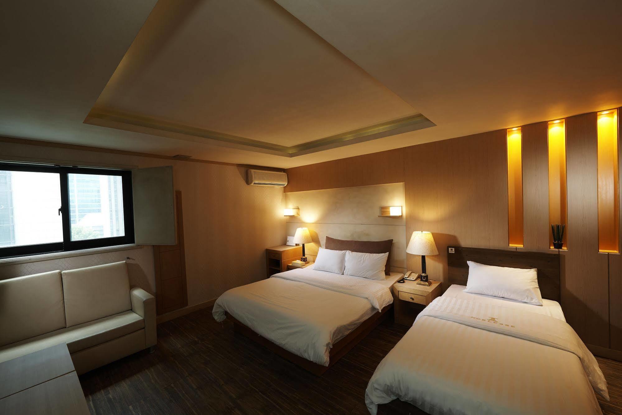 Hotel Noblesse, Yeoksam Сеул Экстерьер фото