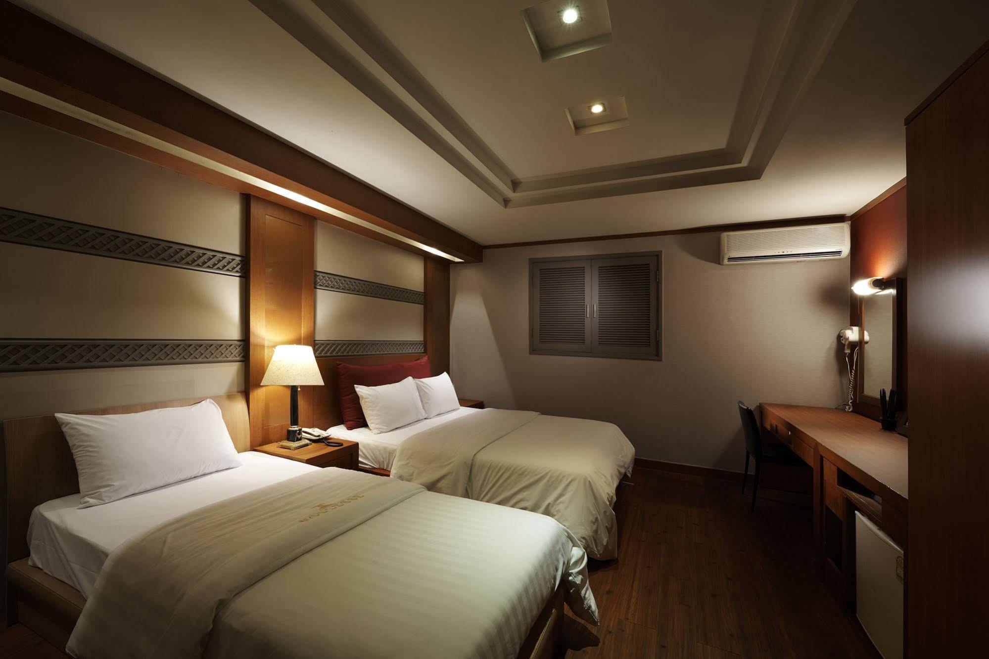 Hotel Noblesse, Yeoksam Сеул Экстерьер фото