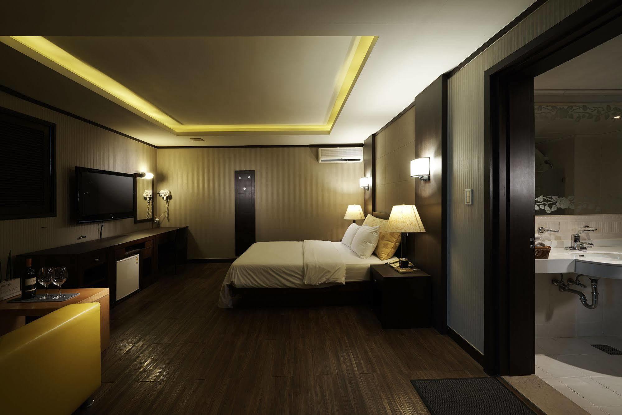 Hotel Noblesse, Yeoksam Сеул Экстерьер фото