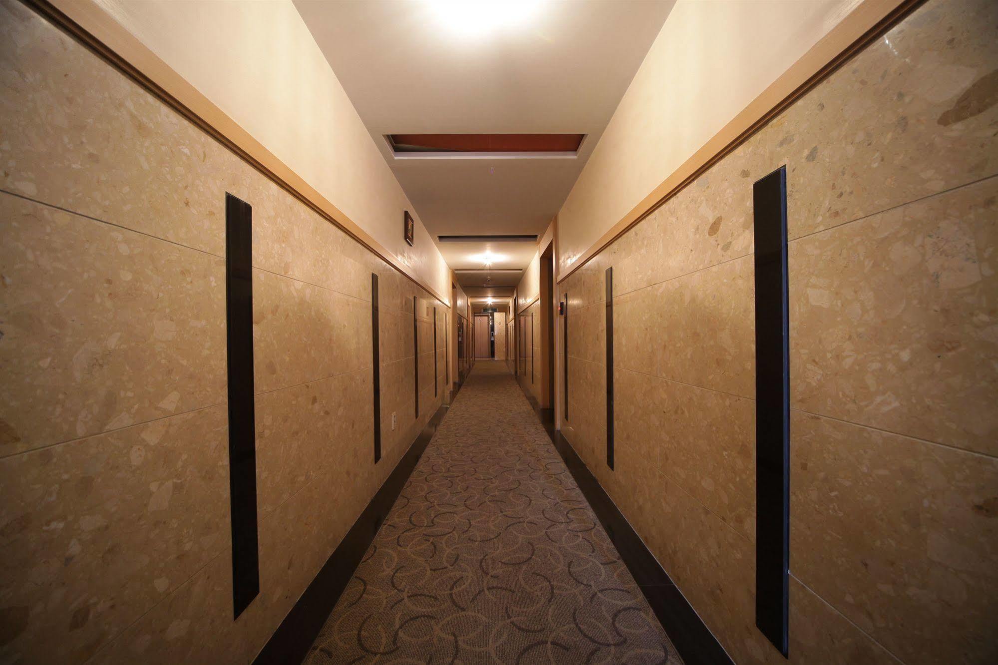 Hotel Noblesse, Yeoksam Сеул Экстерьер фото