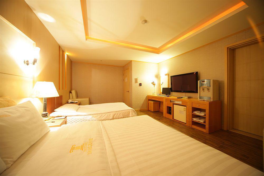Hotel Noblesse, Yeoksam Сеул Экстерьер фото